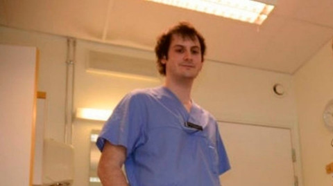 Condenan a médico español por abusar de 50 menores en Suecia