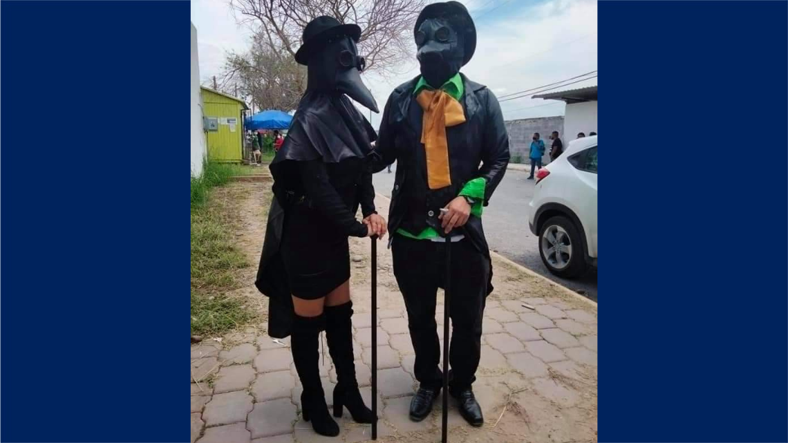 Jornada de 'disfraces' en la vacunación fronteriza 18-39 años