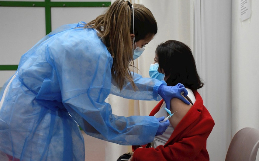 Dinamarca suspende definitivamente vacuna anticovid de AstraZeneca