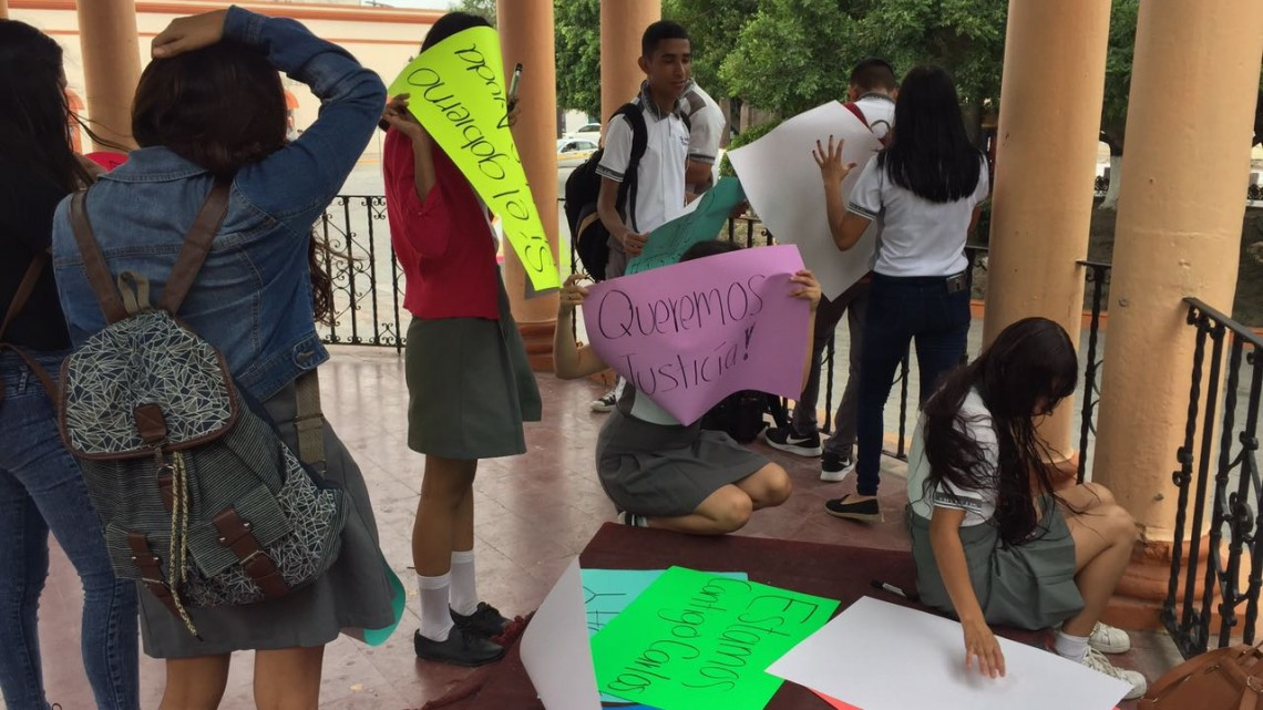 Piden justicia alumnos del CBTis 135 para Carlos