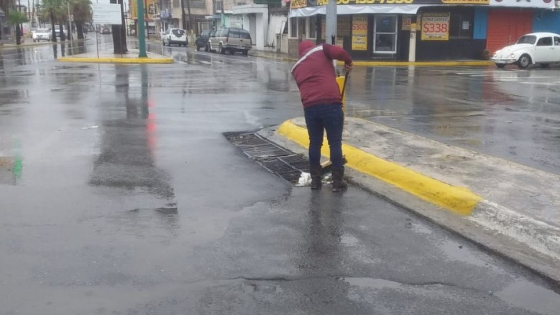 Realizan limpieza de drenes, bocas de tormenta y alcantarillas en Matamoros