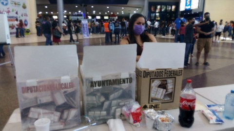 Emiten voto en casillas especiales