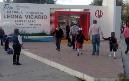 Sin revisión de mochilas en escuelas de Victoria