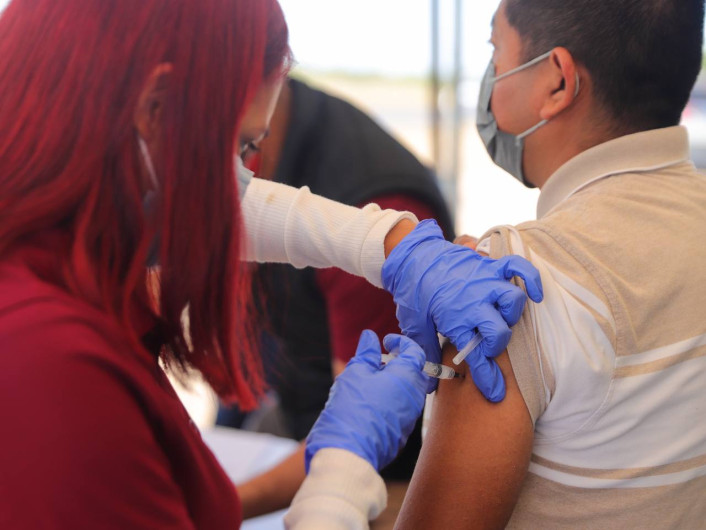 Municipio realiza jornada de vacunación para maestros