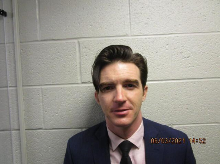 Arrestan a Drake Bell por supuesto delito contra menores