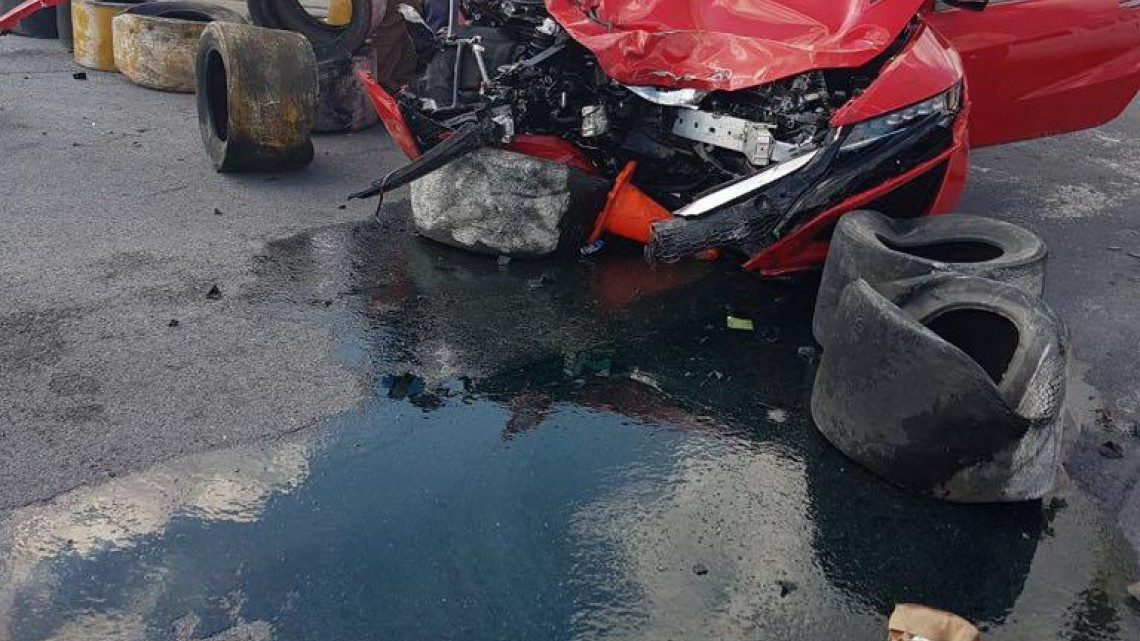 Acura NSX es destrozado en segundos 