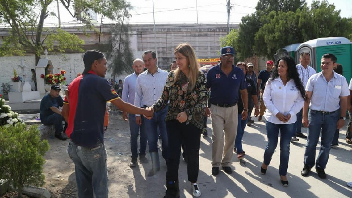 Alcaldesa realiza recorrido en cementerios