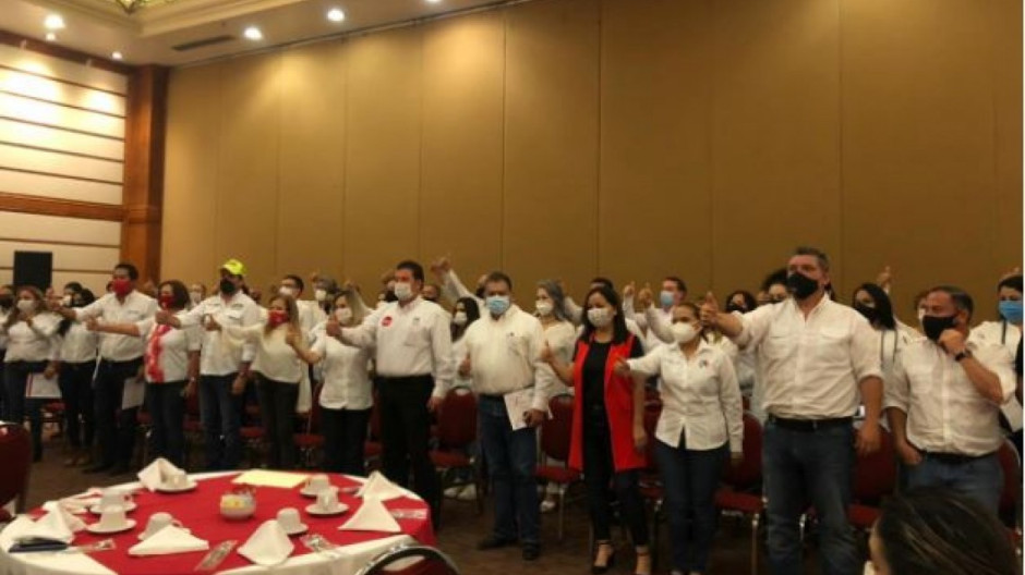 Presenta Benito Sáenz a los miembros de su planilla  