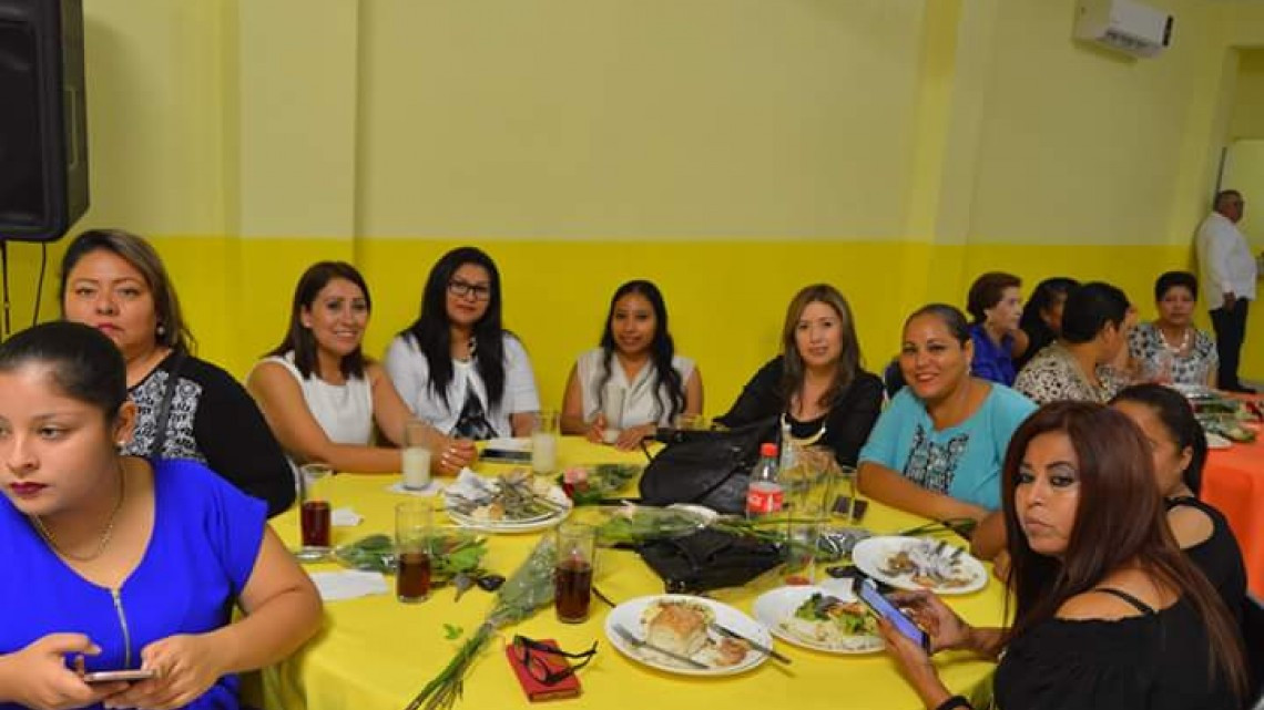 Festejan "Día de la madres" para las mujeres del sindicato de limpieza