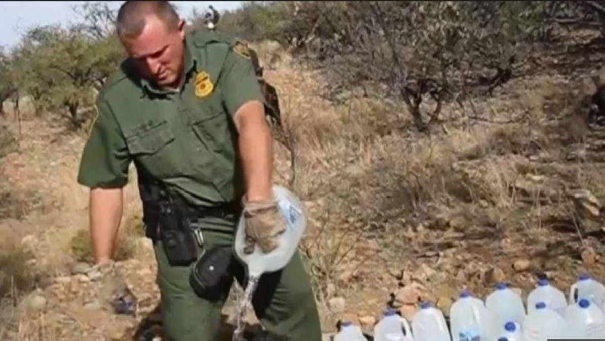 Acusan a Patrulla Fronteriza de destruir víveres para migrantes