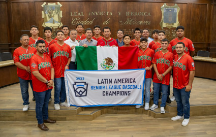 Abandera Alcalde Mario López a campeones que representarán a Latinoamérica en Serie Mundial de beisbol  