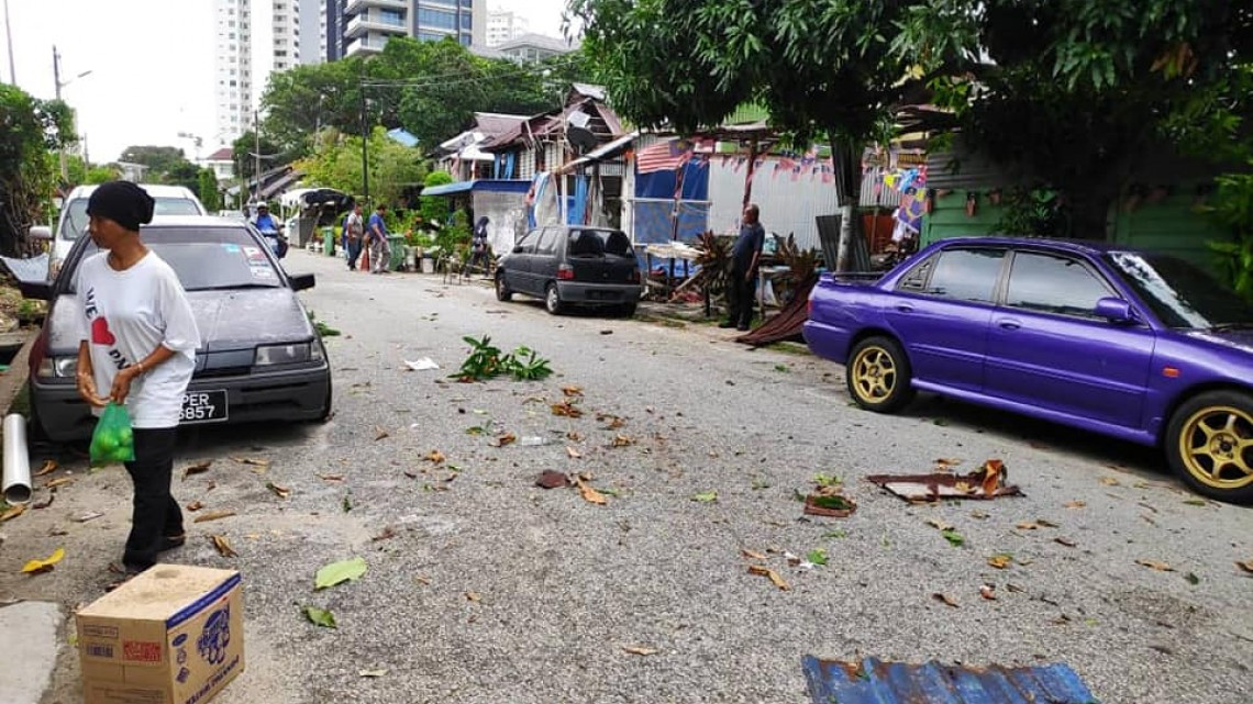 Graban sorprendente tromba en Malasia