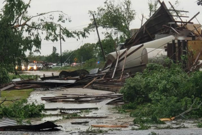 Tornado deja una docena de heridos y daños en Texas