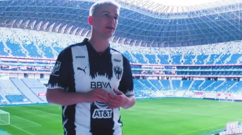 Guaynaa estrena coreografía de su canción en el estadio BBVA Bancomer