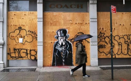 NY registra su cifra más baja de fallecidos díarios