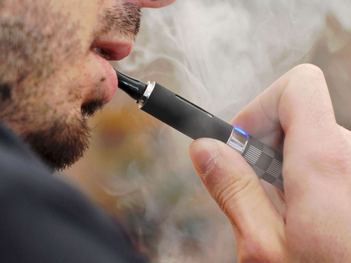 Investigan posible muerte por cigarrillo electrónico en EU