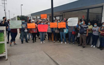 Realizan empleados de Teleplan paro laboral; exigen derechos laborales 