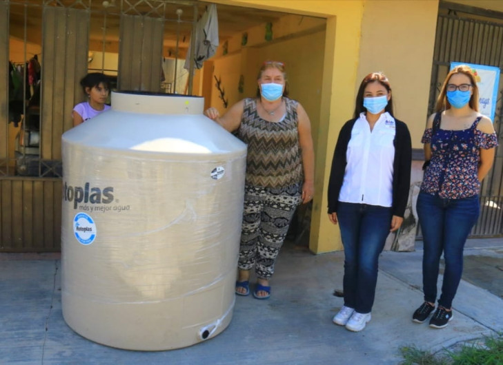 Benefician a más de mil 800 familias con tinacos subsidiados