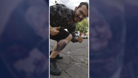 Joven se vuelve viral al tatuarse rostro de AMLO