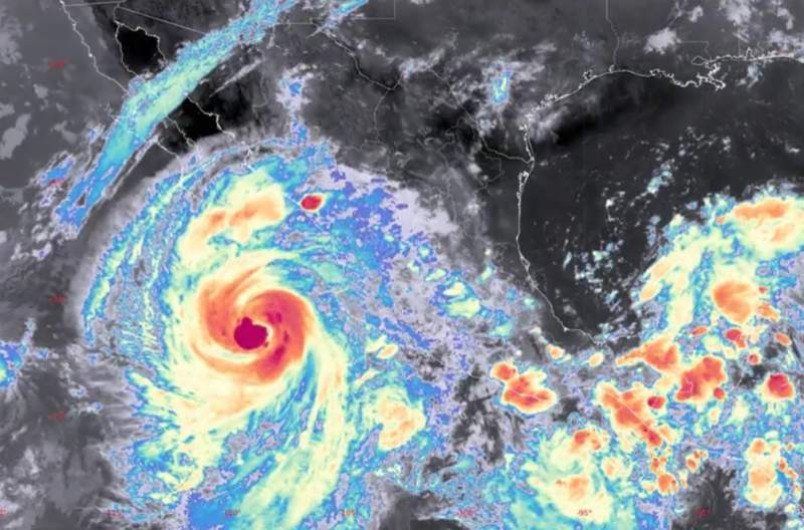 Huracán Priscila se intensifica a categoría 2; activa alertas en el Pacífico mexicano