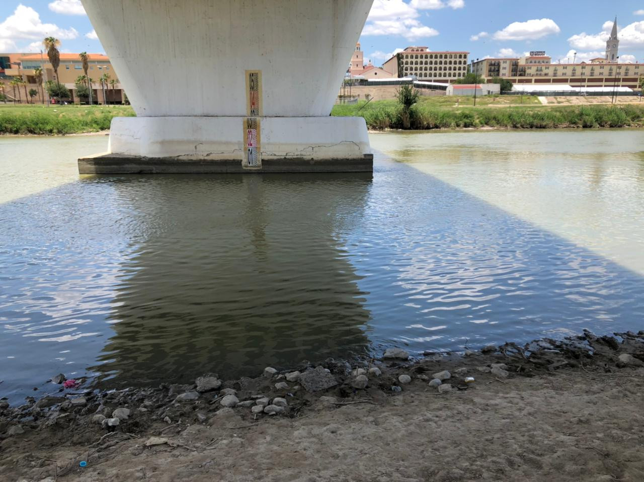 Más de 500 litros por segundo de aguas negras son vertidos al Río Bravo en Nuevo Laredo