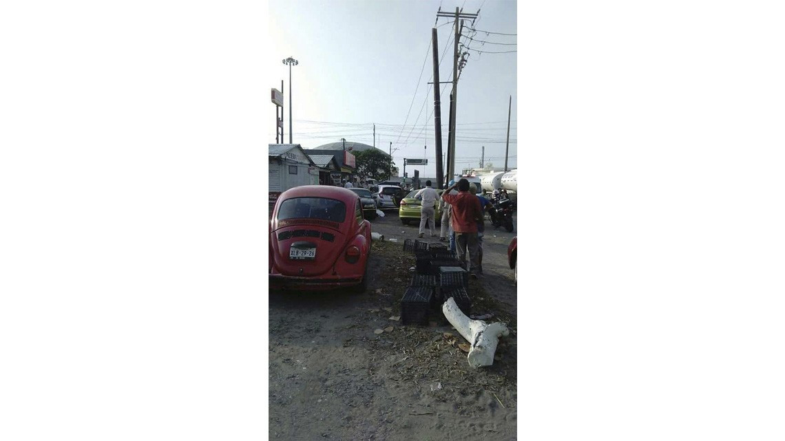 Muere mujer tras ser atropellada en choque de tres unidades