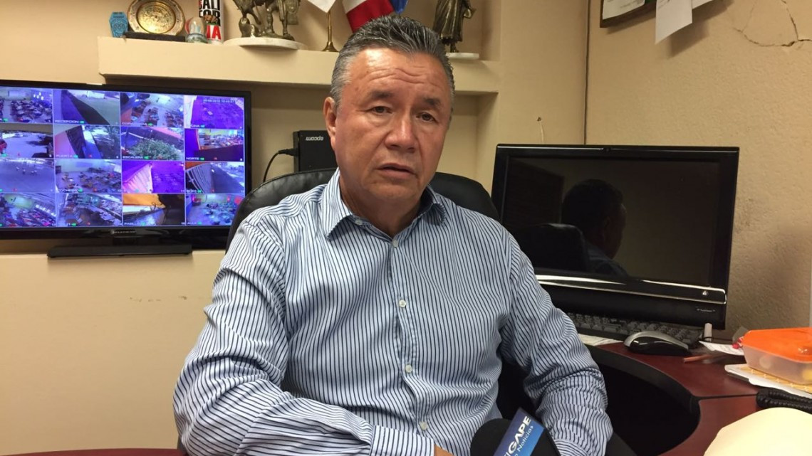 En riesgo alumnos de primaria por barda a punto de colapsar