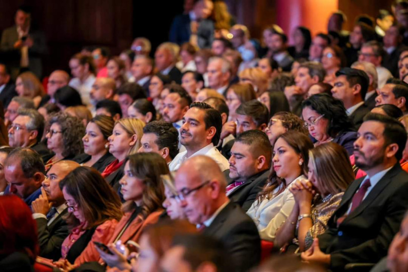 Invitado Carlos Peña Ortiz a Conversatorio Dos Años de Memorias de una Transformación con el Dr. Américo Villarreal Anaya