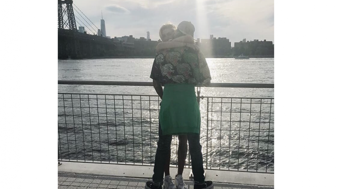 Captan a Justin Bieber y Hailey Baldwin besándose