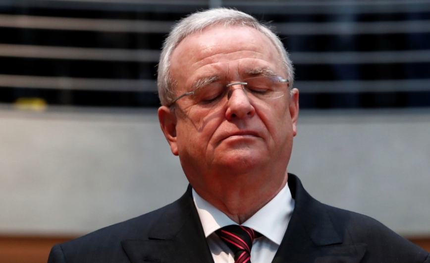 Expresidente de Volkswagen es acusado de fraude por fiscalía alemana