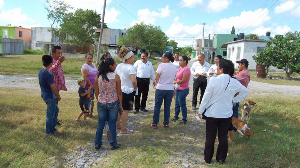 Alcalde visita a vecinos de colonia Humberto Treviño
