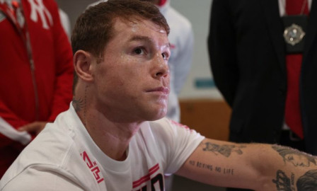 El enorme gesto de Canelo con una pequeña niña