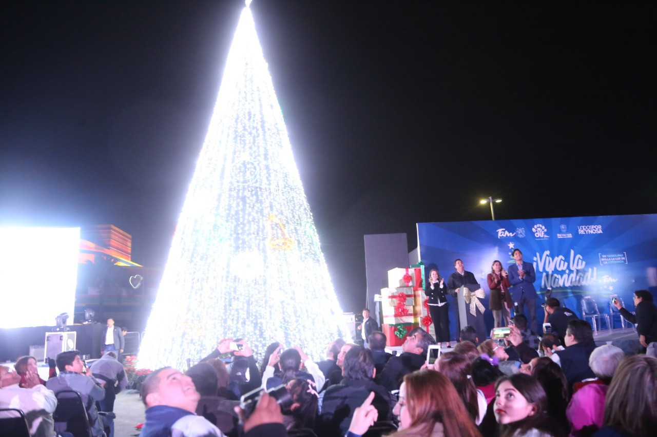 Maki Ortiz presente en "Viva la Navidad Tamaulipas"