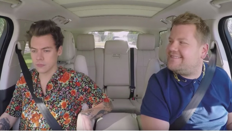 Harry Styles en “Carpool karaoke” con James Corden