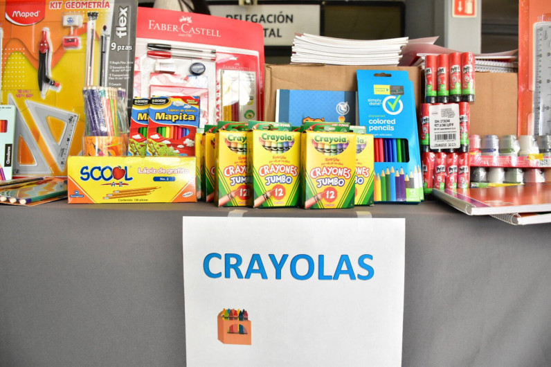DIF Reynosa recibe donación de útiles escolares de la FGR