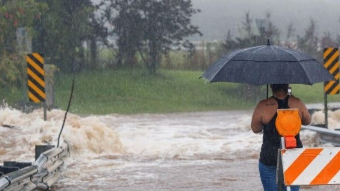 Lane aún no llega y ya ha comenzado a dejar inundaciones en Hawái