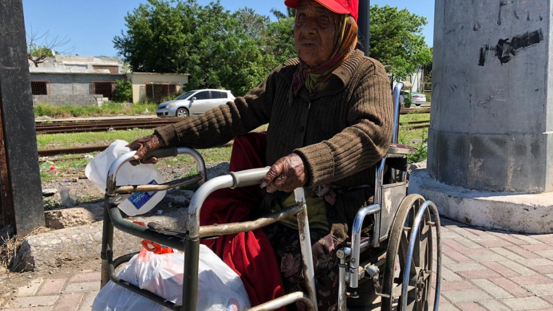 Asención busca quien la pueda operar de una rodilla