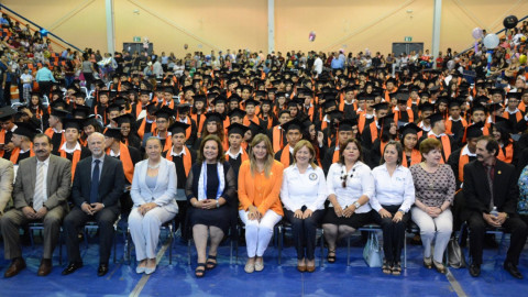Alcaldesa felicita a la XXXIII Generación del CETIS 131