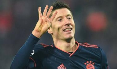 Lewandowski obtiene maestría en Educación del Deporte