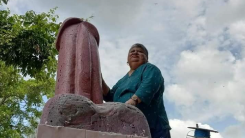 Cumplen su última voluntad y colocan estatua de un pene sobre la tumba de una mujer en Veracruz 