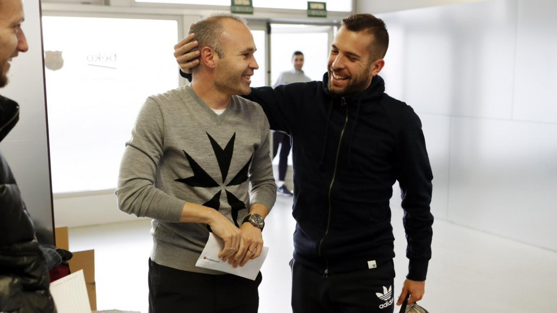Iniesta se reencuentra con sus compañeros del Barça
