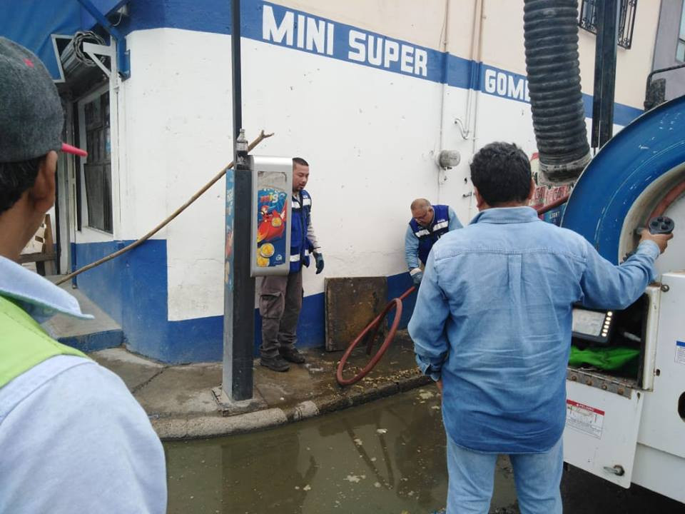 Comapa trabaja con equipo vactor