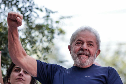 Lula se entrega a la Policía Federal de Brasil