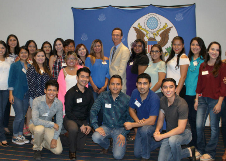 Conforman Consejo Juvenil en Consulado