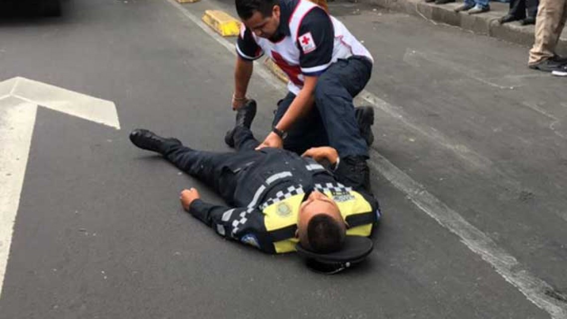 Cámaras de vigilancia captan a chofer atropellando a un transito 