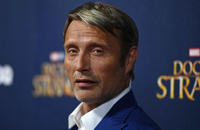 Mads Mikkelsen podría tomar el papel de Johnny Depp en Animales Fantásticos 