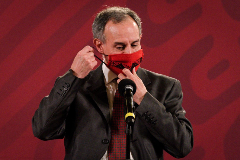 López-Gatell continúa trabajando en confinamiento: Ssa