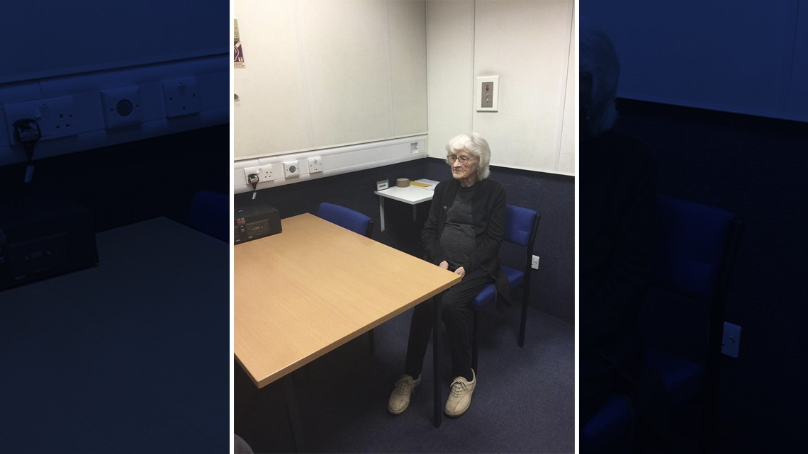 ¿Cuál es tu sueño? El de esta abuelita, ¡ser arrestada!