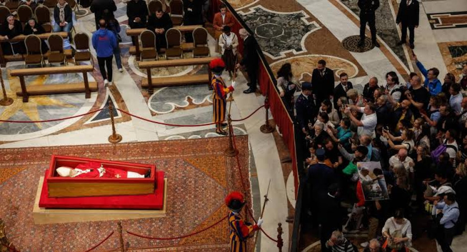 Alrededor 20 mil fieles despiden al Papa Francisco