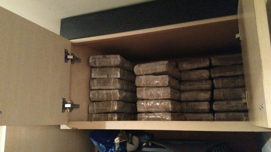 Ejército asegura dinero en efectivo y detienen a dos personas